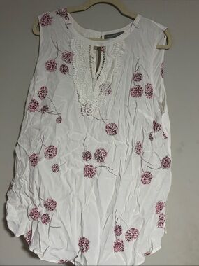 Daniel Rainn White Sleeveless Camisole with Pink Floral Lace Trim